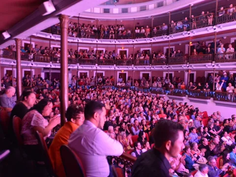 Interior del Teatro Ángela Peralta lleno de público